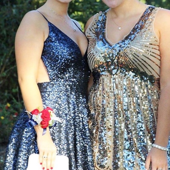 STUNNING Contrarian NYC backless Dress - Picture 4 of 7